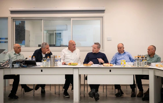מנכל משרד הביטחון נפגש עם ראשי פורום קו העימות בצפון 4.3.26